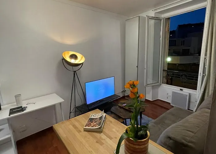 Cozy Parisian Flat In 15th Arr *
